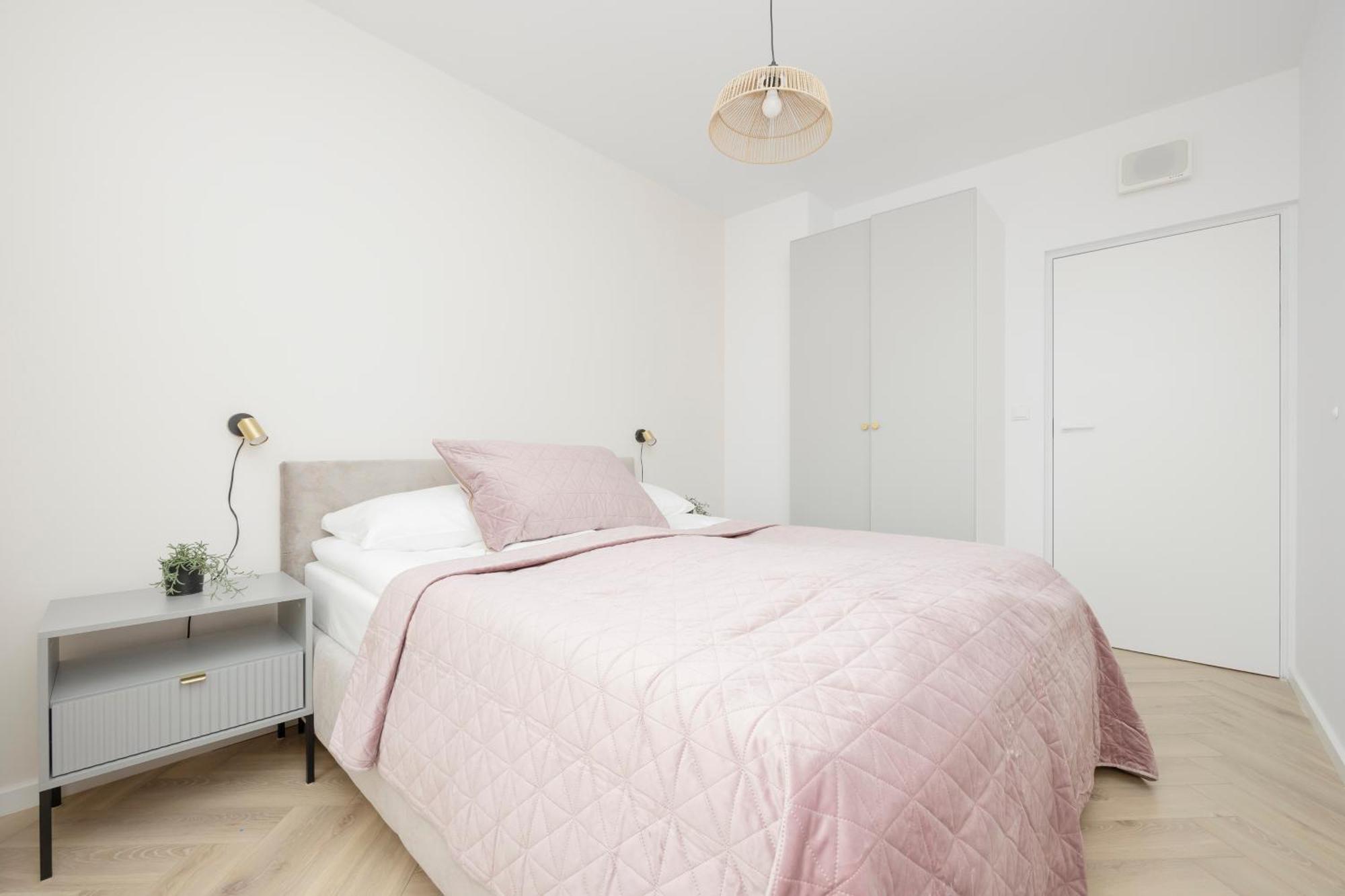 Modern With Balcony Near Aleje Jerozolimskie By Renters