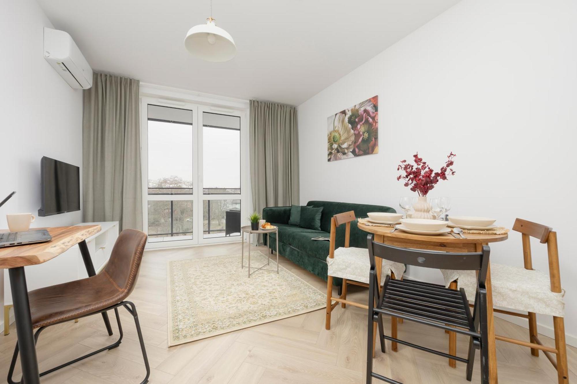 Butas Modern With Balcony Near Aleje Jerozolimskie By Renters Warsaw