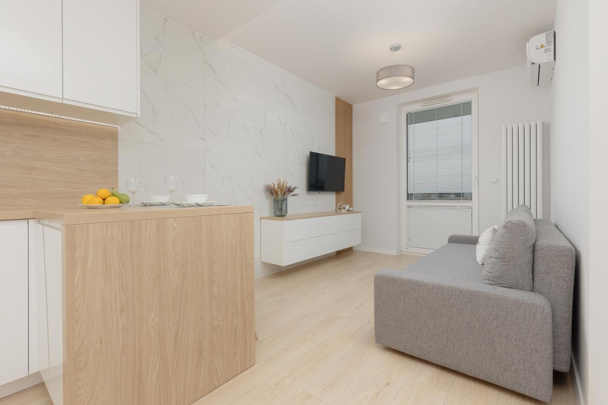 Modern With Balcony Near Aleje Jerozolimskie By Renters *
