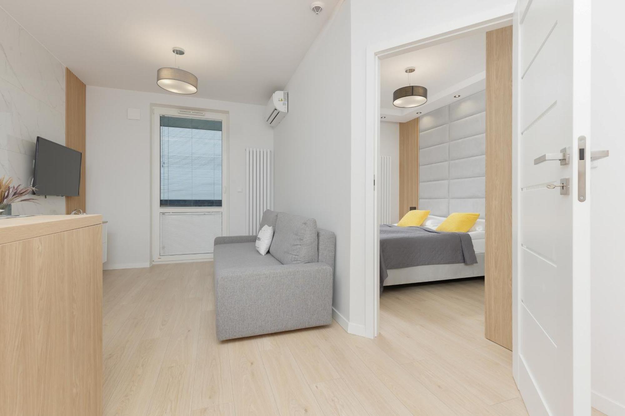 Modern With Balcony Near Aleje Jerozolimskie By Renters Butas Warsaw