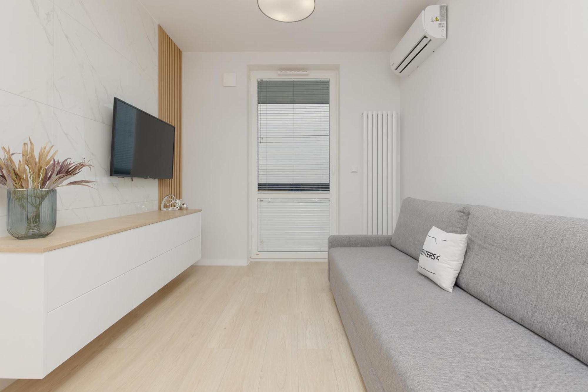Modern With Balcony Near Aleje Jerozolimskie By Renters Warsaw