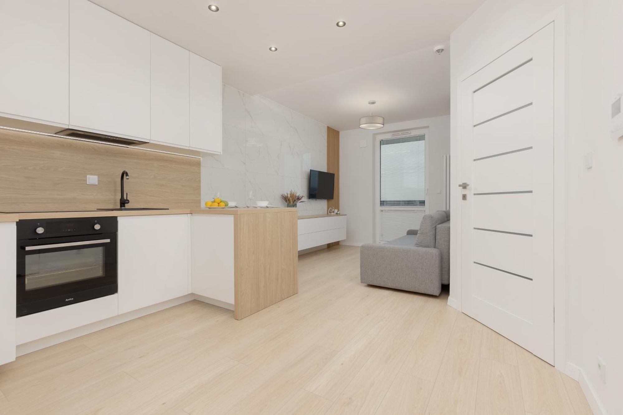 Butas Modern With Balcony Near Aleje Jerozolimskie By Renters Warsaw