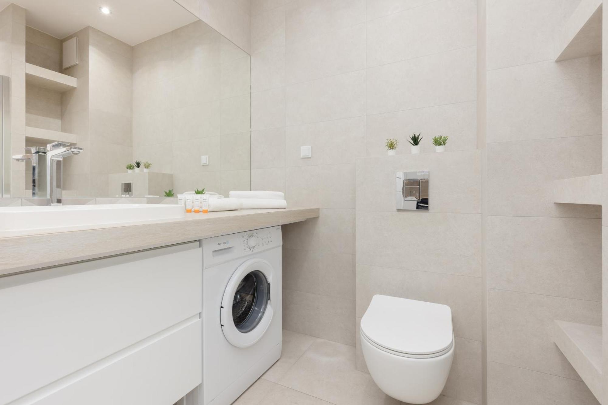 Modern With Balcony Near Aleje Jerozolimskie By Renters * Warsaw
