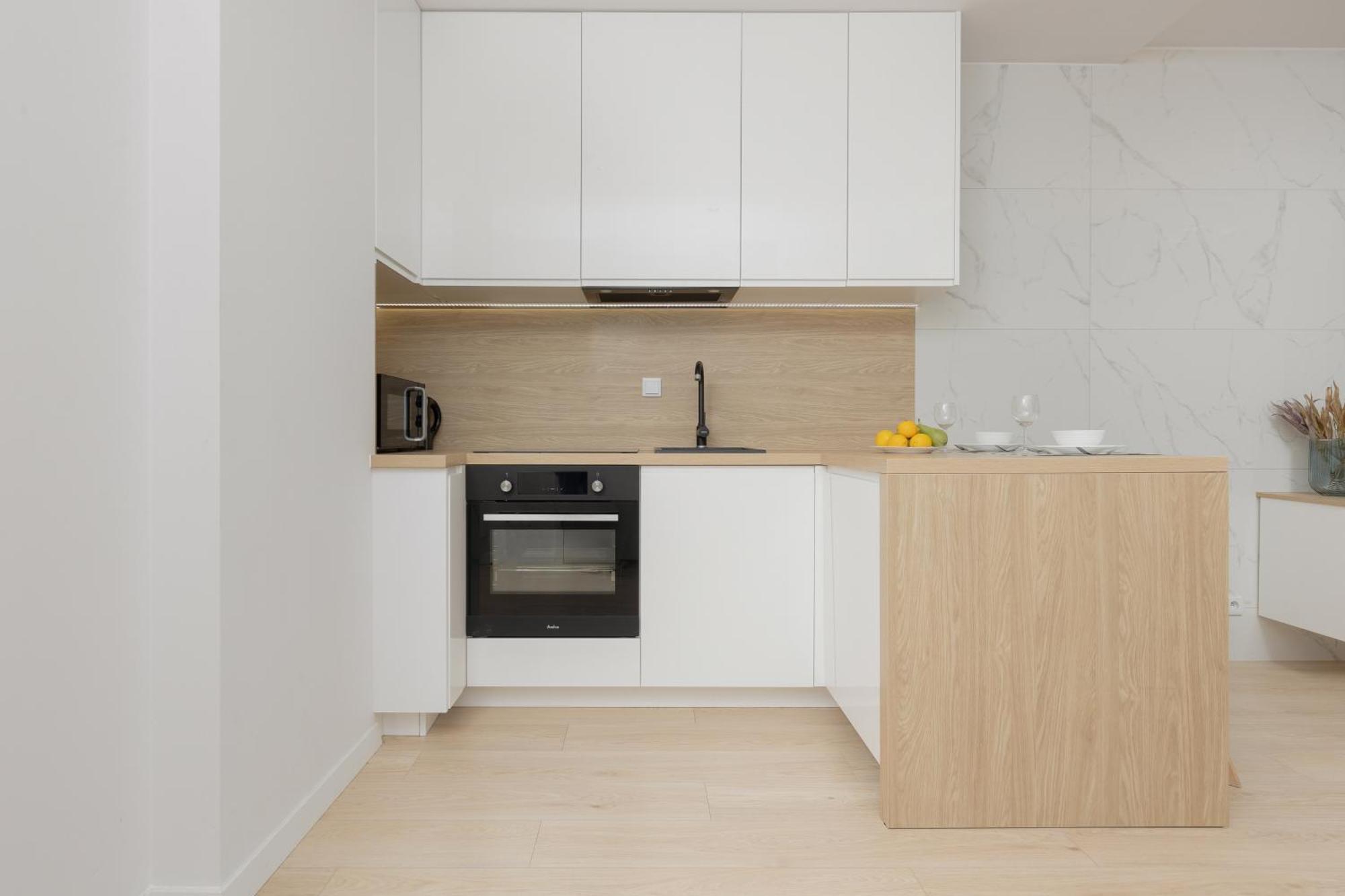 Butas Modern With Balcony Near Aleje Jerozolimskie By Renters *