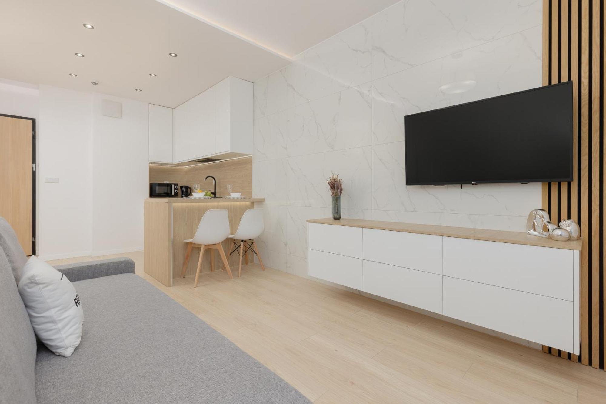 Modern With Balcony Near Aleje Jerozolimskie By Renters *