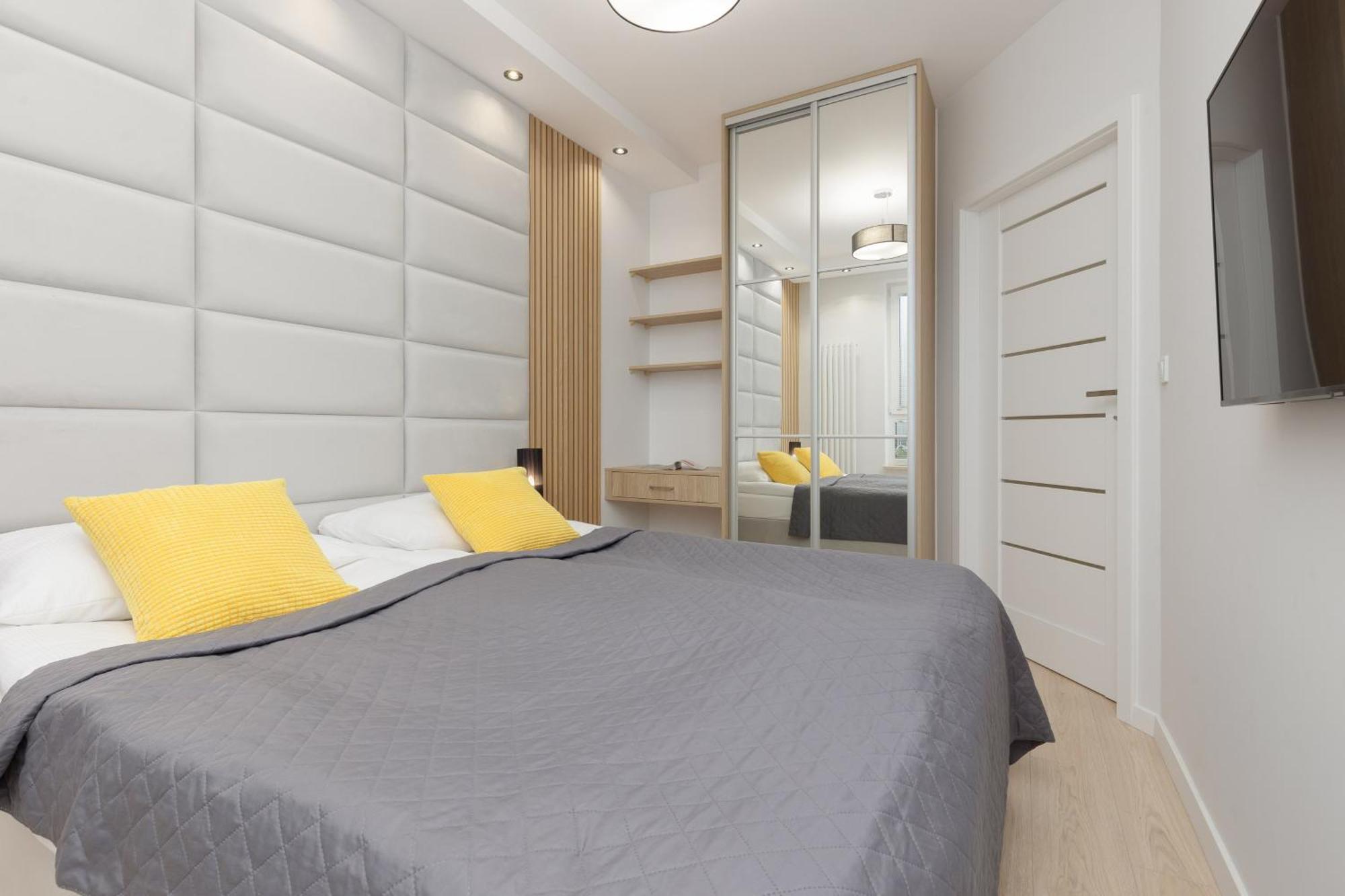 Modern With Balcony Near Aleje Jerozolimskie By Renters * Warsaw